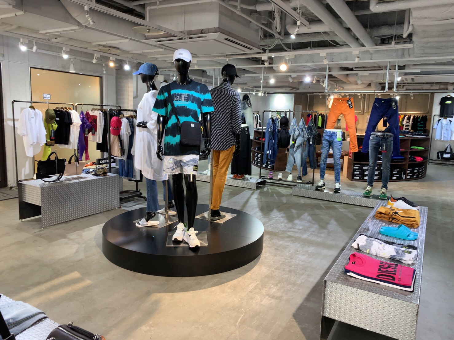 gustoNIIGATA、グスト新潟店店内2