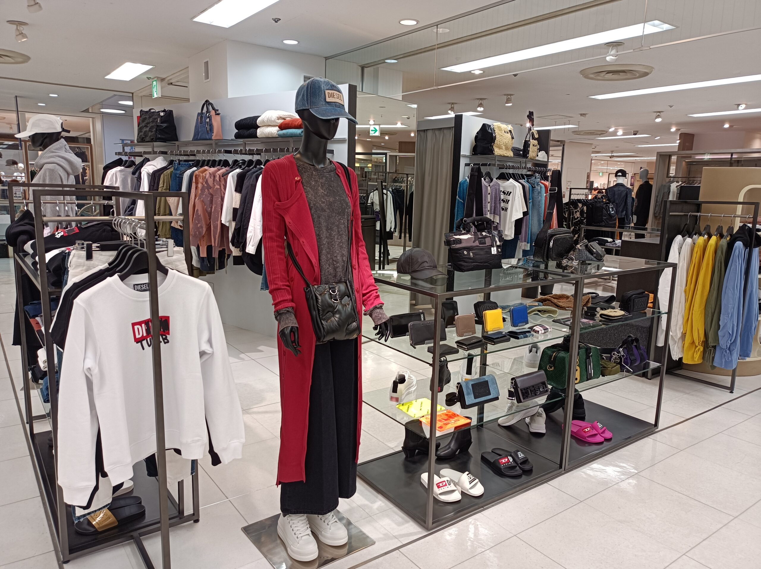 gustoKAWATOKU、グスト川徳店店内3