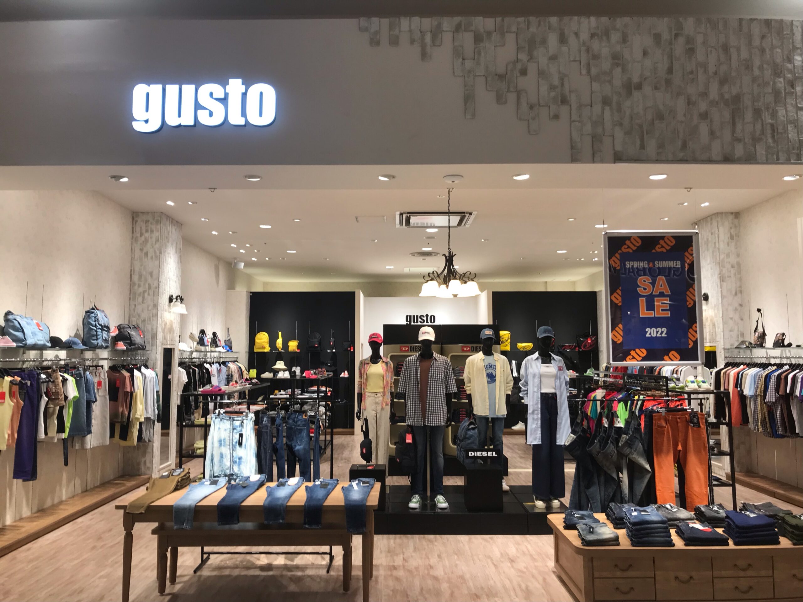 gusto TENDO、グスト天童店の店舗外観1